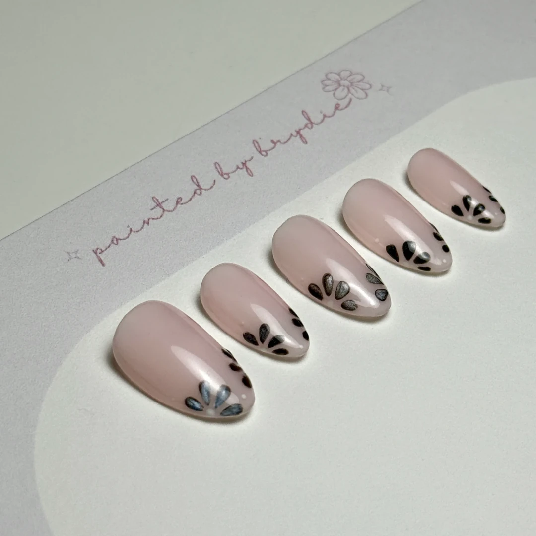 Cat-eye Tips - Almond | Ships from UK